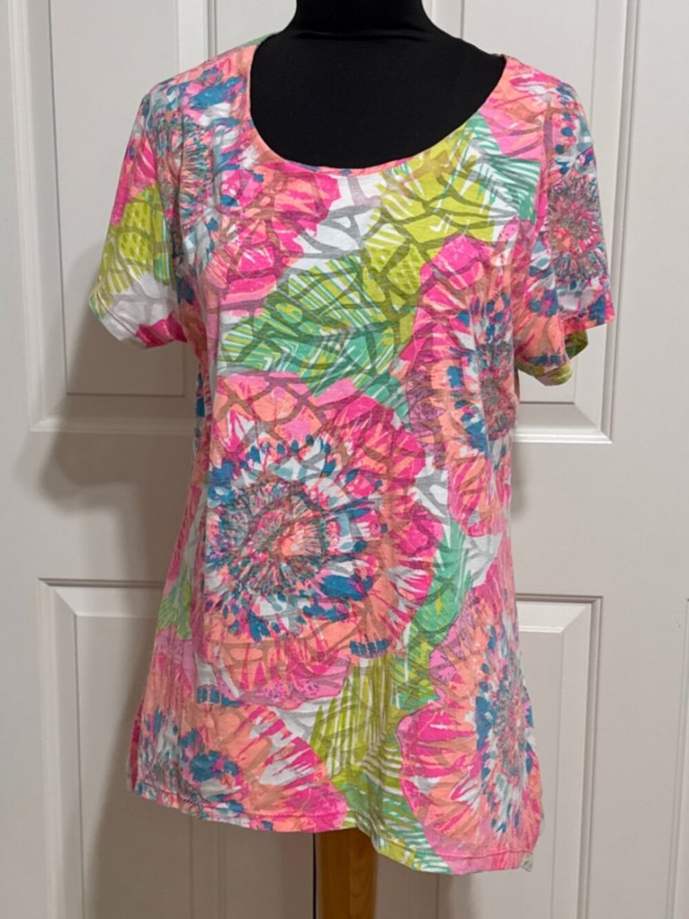 Lulu-B Colorful Comfy Clothing Pastel Floral Round Neck Short Sleeve Top Sz L
